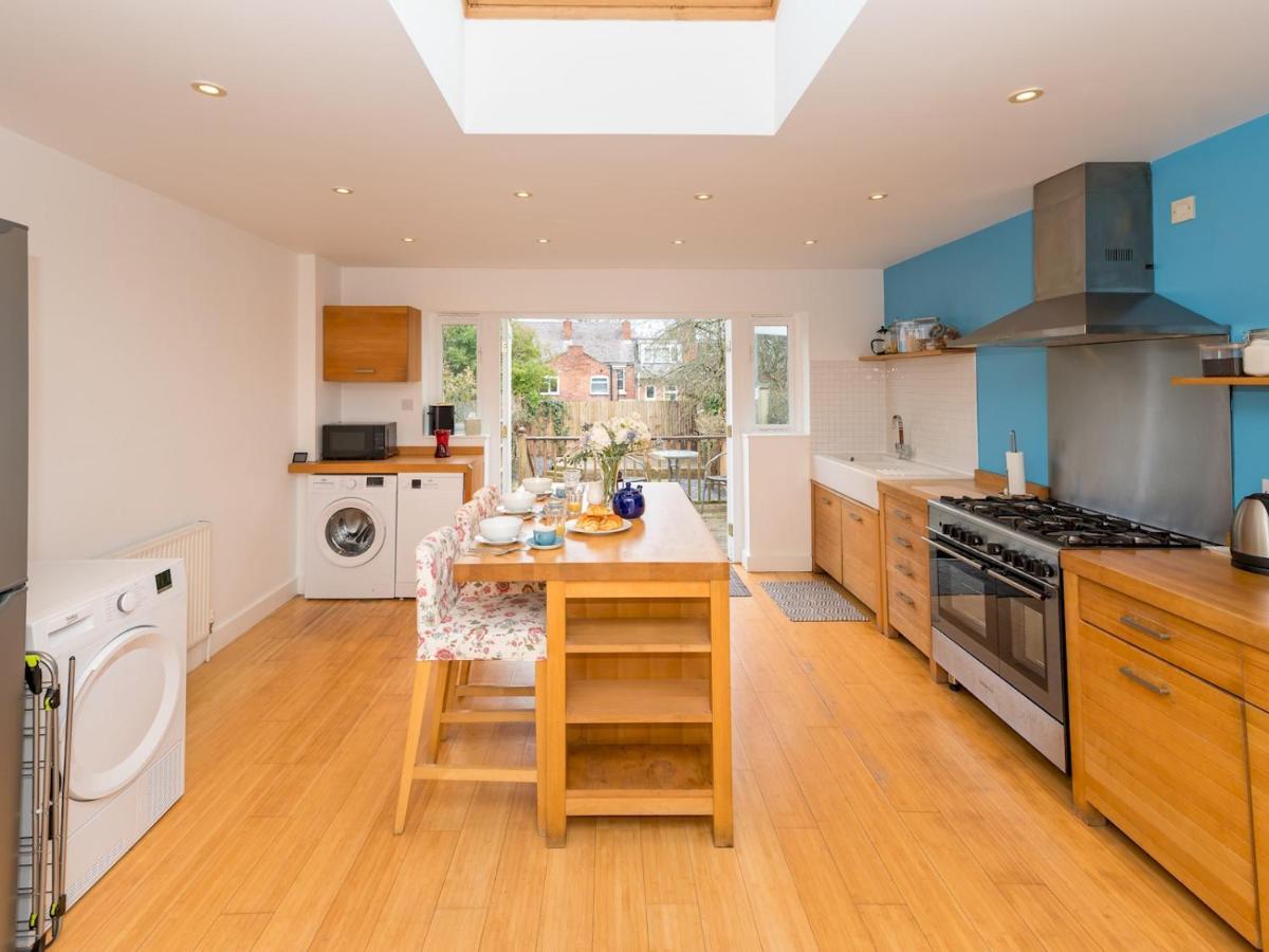 Pass The Keys 3 Storey Townhouse Shrewsbury Exterior photo